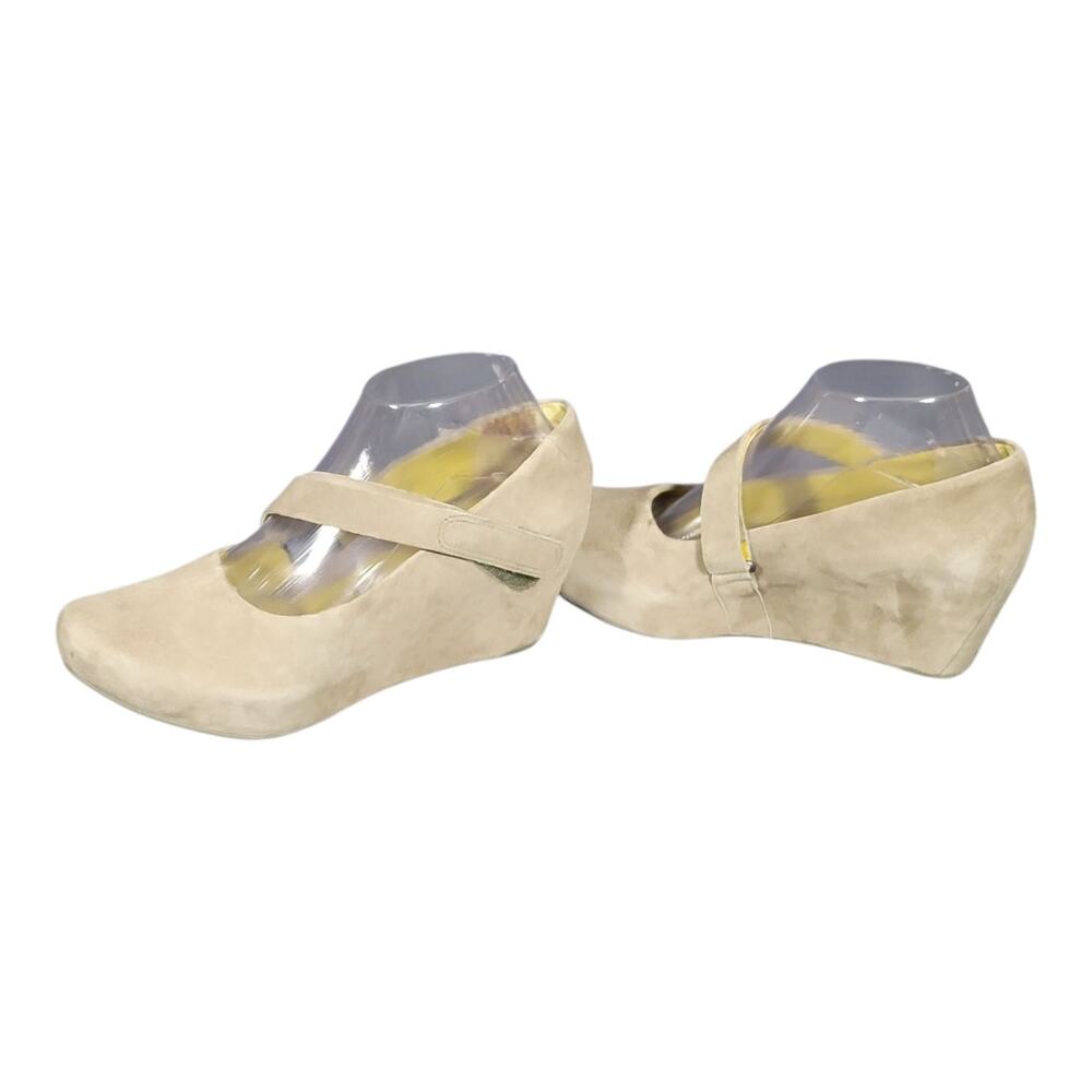 Tsubo Green Suede Wedge Heel Mary Jane  Shoes Closed Toe Women's‎ Size 8 US - Picture 4 of 13
